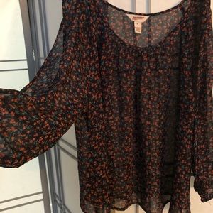 Blouse with large shoulder cutouts